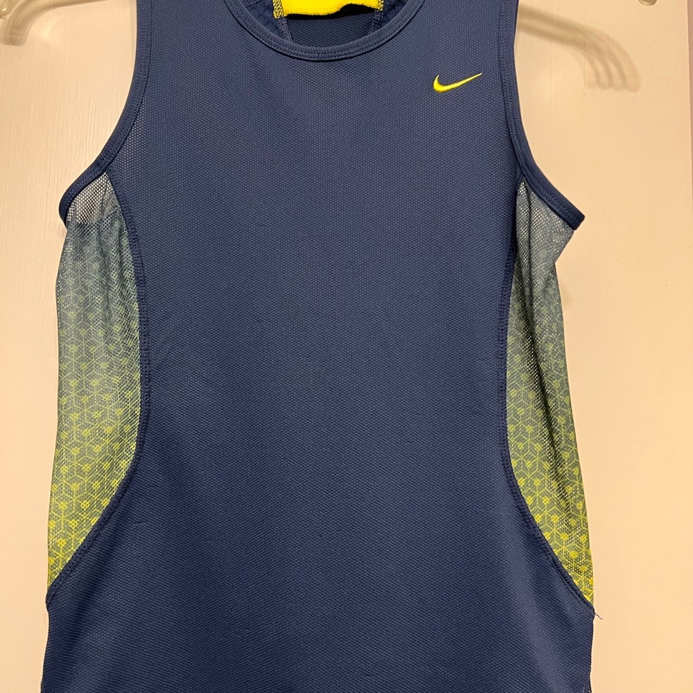 🔥SALE🔥Nike Dri-Fit Women’s Active Top Running Size S
